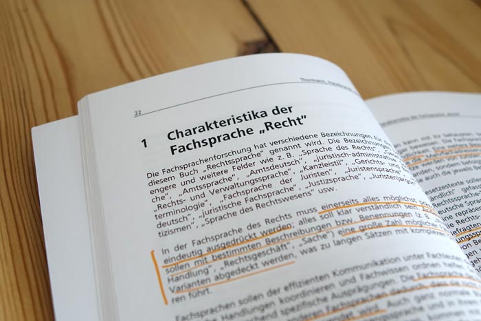 Buch Rechtssprache: Charakteristika der Fachsprache "Recht"