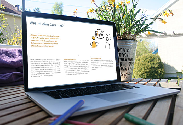 Laptop auf dem Balkontisch - auf dem Bildschirm ist die Seite einer digitalen Lernkartei zu sehen Laptop auf dem Balkontisch - auf dem Bildschirm ist die Seite einer digitalen Lernkartei zu sehen